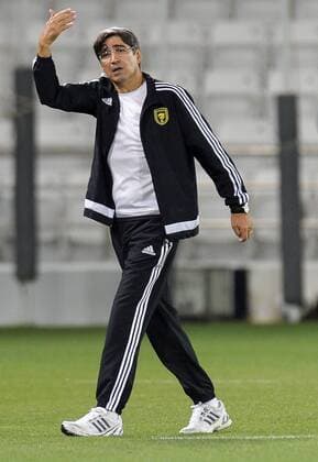 Igor Victor Piturca, head coach of Saudi Arabia s Al-Ittihad, gestures during an AFC Asian Champions League Group A match against Iran s Foolad Mobarakeh Sepahan in Doha, Qatar, April 20, 2016. Al-Ittihad won 4-0. ) (SP)QATAR-DOHA-AFC-ASIAN CHAMPIONS LEAGUE-GROUP A Nikku 
