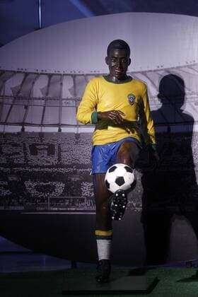 Statue - Pele, el Rey de Futbol - Pele, König des Fußballs - Ausstellung im Museo de la Moda in Santiago de Chile 