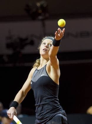 Laura SIEGEMUND, GER in Aktion, Aufschlag bei ihrem Spiel gegen Simona Halep Tennis Grand Prix Porsche in Stuttgart , 21.04.2016