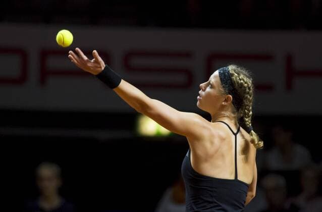 Laura SIEGEMUND, GER in Aktion, Aufschlag bei ihrem Spiel gegen Simona Halep Tennis Grand Prix Porsche in Stuttgart , 21.04.2016