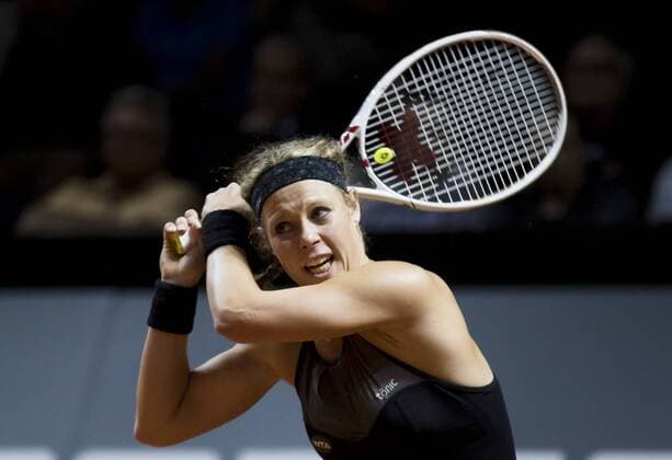 Laura SIEGEMUND, GER in Aktion, Vorhand Rueckhand bei ihrem Spiel gegen Simona Halep Tennis Grand Prix Porsche in Stuttgart , 21.04.2016