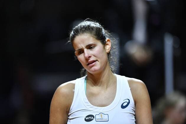 Julia Görges GOERGES (GER) enttäuscht Tennis Damen 21.04.2016 Porsche Tennis Grand Prix GP Stuttgart 2016 Porsche-Arena 16.04.-24.04.2016 Porsche Tennis Grand Prix Stuttgart 2016