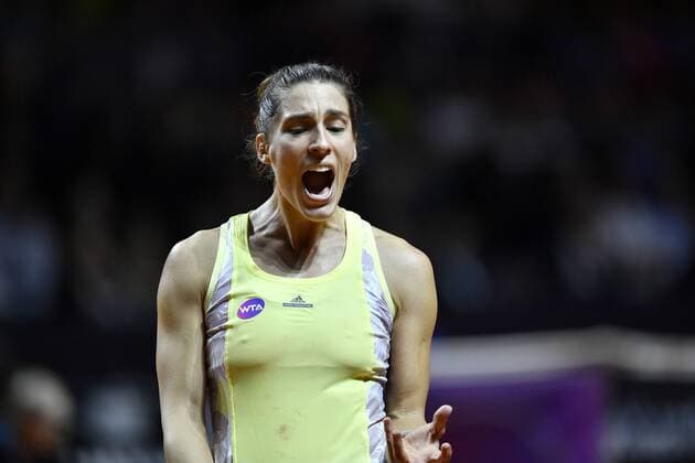 Andrea PETKOVIC (GER) enttäuscht Gestik, Geste Tennis Damen 21.04.2016 Porsche Tennis Grand Prix GP Stuttgart 2016 Porsche-Arena 16.04.-24.04.2016 Porsche Tennis Grand Prix Stuttgart 2016