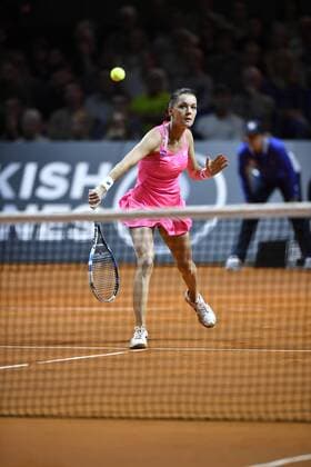 Agnieszka RADWANSKA (POL) Aktion Tennis Damen 21.04.2016 Porsche Tennis Grand Prix GP Stuttgart 2016 Porsche-Arena 16.04.-24.04.2016 Porsche Tennis Grand Prix Stuttgart 2016