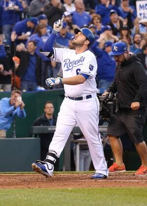 21 April 2016: Kansas City Royals third baseman Mike Moustakas (8) crosses home plate after hitting a solo home run in the fourth inning of a game between the Detroit Tigers and the Kansas City Royals at Kauffman Stadium in Kansas City, MO. (Photo by Scott Winters Icon Sportswire) MLB Baseball Herren USA APR 21 Tigers at Royals Icon160421208 EDITORIAL USE ONLY
