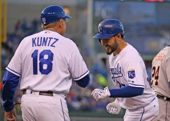 21 April 2016: Kansas City Royals first baseman Eric Hosmer (35) celebrates a hit with first base coach Rusty Kuntz (18) in a game between the Detroit Tigers and the Kansas City Royals at Kauffman Stadium in Kansas City, MO. (Photo by Scott Winters Icon Sportswire) MLB Baseball Herren USA APR 21 Tigers at Royals Icon160421221 EDITORIAL USE ONLY