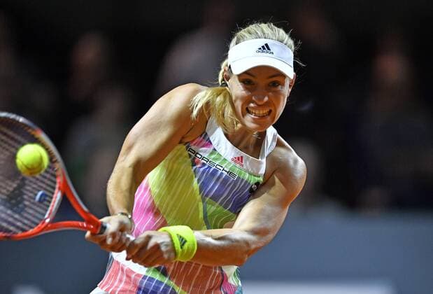Angelique KERBER (GER) Aktion Tennis Damen 22.04.2016 Porsche Tennis Grand Prix GP Stuttgart 2016 Porsche-Arena 16.04.-24.04.2016 Porsche Tennis Grand Prix Stuttgart 2016