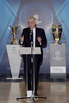 Mailand 22 04 2016 - Champions League Trophy im Mailänder Palazzo Marino DanielexBuffa - Giuliano Pisapia 