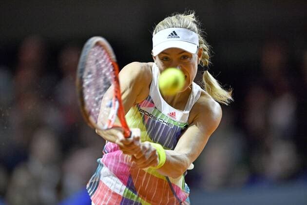 Angelique KERBER (GER) Aktion Tennis Damen 22.04.2016 Porsche Tennis Grand Prix GP Stuttgart 2016 Porsche-Arena 16.04.-24.04.2016 Porsche Tennis Grand Prix Stuttgart 2016