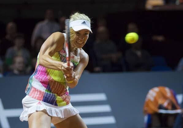 Angelique KERBER, GER in Aktion Vorhand Rueckhand Aufschlag beim Tennis Grand Prix Porsche Damen WTA Tennis Damen in Stuttgart , 22.04.2016