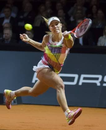 Angelique KERBER, GER in Aktion Vorhand Rueckhand Aufschlag beim Tennis Grand Prix Porsche Damen WTA Tennis Damen in Stuttgart , 22.04.2016