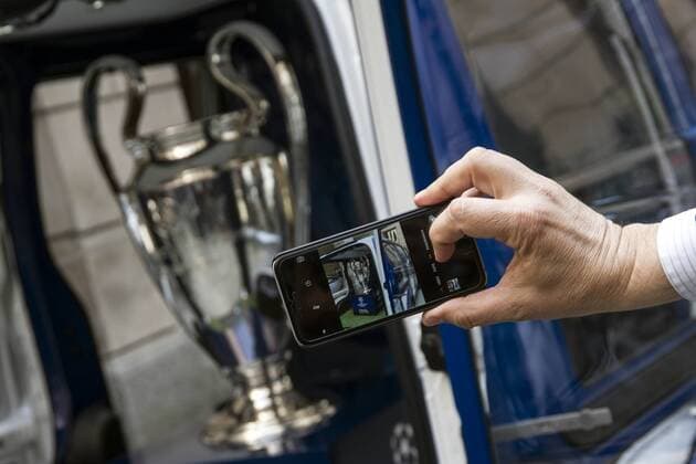 Fußball, Champions League Pokal wird in Mailand präsentiert Football - soccer: UEFA Champions League, palazzo Marino xHOCHxZWEIx xItalyxPhotoxPressx 