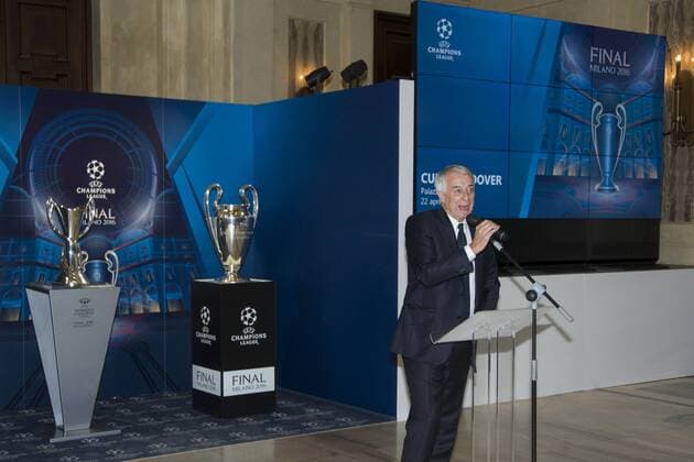 Fußball, Champions League Pokal wird in Mailand präsentiert Football - soccer: UEFA Champions League, Giuliano Pisapia xHOCHxZWEIx xItalyxPhotoxPressx 