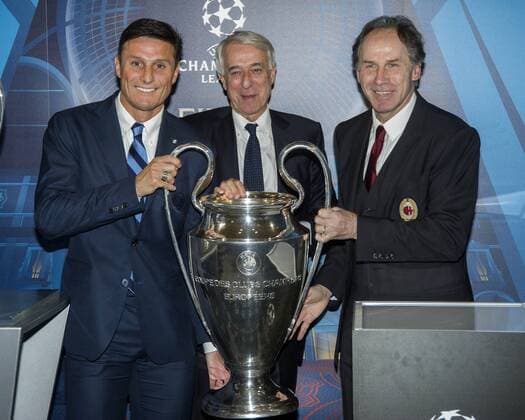 Fußball, Champions League Pokal wird in Mailand präsentiert Football - soccer: UEFA Champions League, , Javier Zanetti, Giuliano Pisapia milano, Franco Baresi xHOCHxZWEIx xItalyxPhotoxPressx 