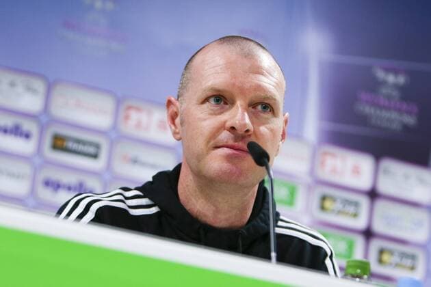 Bilder des Tages - Sport Fußball, UWCL, Pressekonferenz VfL Wolfsburg und 1. FFC Frankfurt; Matt Ross (Trainer Frankfurt) Porträt, Portrait, Einzelbild Pressekonferenz, press conference PK Pressekonferenz PK, Presserunde. xtgx