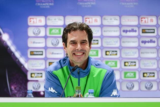 Fußball, UWCL, Pressekonferenz VfL Wolfsburg und 1. FFC Frankfurt; Cheftrainer Ralf Kellermann (Wolfsburg) Porträt, Portrait, Einzelbild Pressekonferenz, press conference PK Pressekonferenz PK, Presserunde lacht lachen. xtgx
