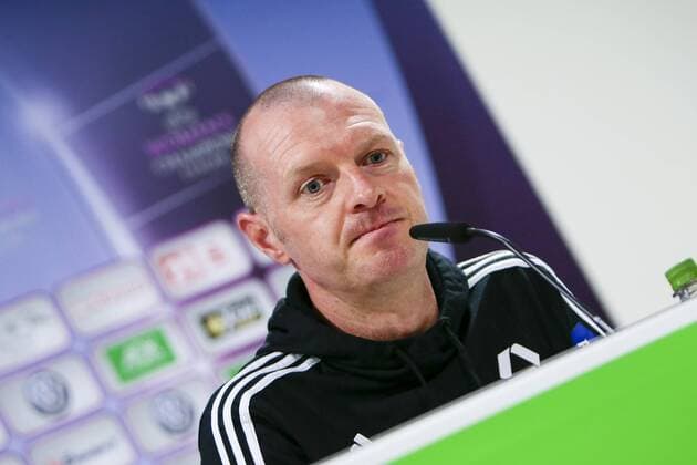 Fußball, UWCL, Pressekonferenz VfL Wolfsburg und 1. FFC Frankfurt; Matt Ross (Trainer Frankfurt) Porträt, Portrait, Einzelbild Pressekonferenz, press conference PK Pressekonferenz PK, Presserunde. xtgx
