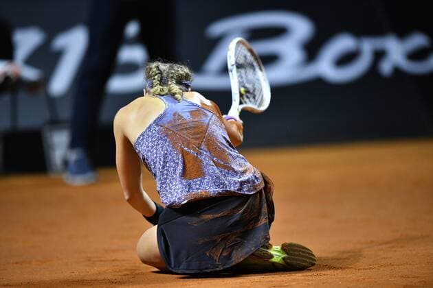 Laura Siegemund (GER) Sturz stürzt Tennis Damen 22.04.2016 Porsche Tennis Grand Prix GP Stuttgart 2016 Porsche-Arena 16.04.-24.04.2016 Porsche Tennis Grand Prix Stuttgart 2016