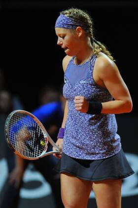 Laura SIEGEMUND (GER) jubelt und ballt die Faust. Deutschland, Stuttgart: Tennis, Porsche Tennis Grand Prix, Viertelfinale am 22.04.2016, Porsche-Arena.