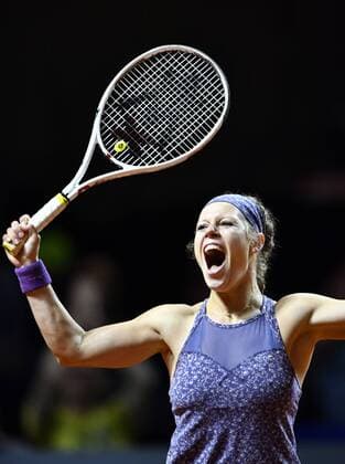 Laura Siegemund (GER) unbändiger Jubel jubelt über gewonnenes Viertelfinale und Einzug ins Halbfinale Freude Emotion Tennis Damen 22.04.2016 Porsche Tennis Grand Prix GP Stuttgart 2016 Porsche-Arena 16.04.-24.04.2016 Porsche Tennis Grand Prix Stuttgart 2016