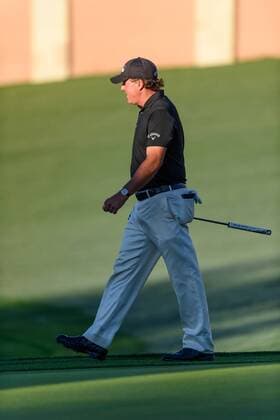 22 April 2016: Phil Mickelson during the second round of the Valero Texas Open at the TPC San Antonio Oaks Course in San Antonio, TX. (Photo by Daniel Dunn Icon Sportswire) GOLF: APR 22 PGA Golf Herren - Valero Texas Open - Second Round Icon16042218 EDITORIAL USE ONLY