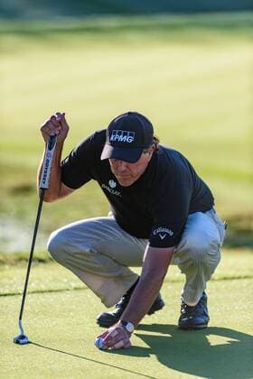 22 April 2016: Phil Mickelson during the second round of the Valero Texas Open at the TPC San Antonio Oaks Course in San Antonio, TX. (Photo by Daniel Dunn Icon Sportswire) GOLF: APR 22 PGA Golf Herren - Valero Texas Open - Second Round Icon16042222 EDITORIAL USE ONLY