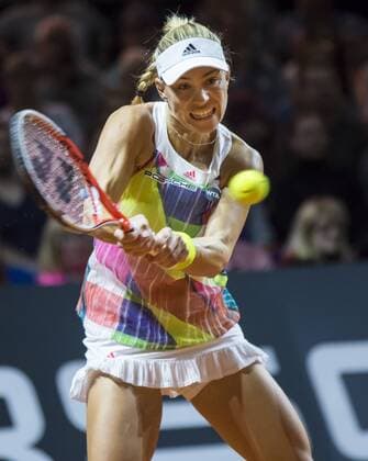 Angelique KERBER, GER in Aktion Vorhand Rueckhand ( im Spiel gegen Petra Kvitova) beim Halbfinale Tennis Grand Prix Porsche Damen WTA Tennis Damen in Stuttgart , 23.04.2016