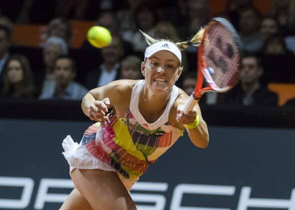 Angelique KERBER, GER in Aktion Vorhand Rueckhand ( im Spiel gegen Petra Kvitova) beim Halbfinale Tennis Grand Prix Porsche Damen WTA Tennis Damen in Stuttgart , 23.04.2016