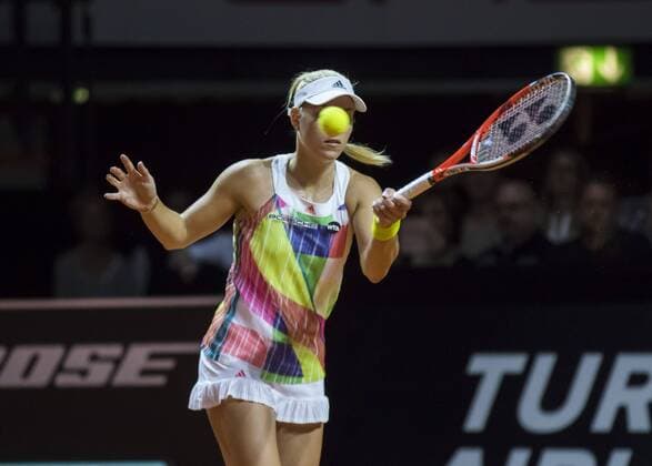 Angelique KERBER, GER in Aktion Vorhand Rueckhand ( im Spiel gegen Petra Kvitova) beim Halbfinale Tennis Grand Prix Porsche Damen WTA Tennis Damen in Stuttgart , 23.04.2016