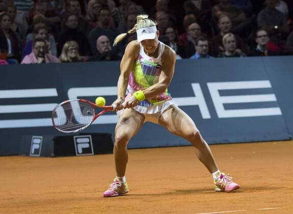 Angelique KERBER, GER in Aktion Vorhand Rueckhand ( im Spiel gegen Petra Kvitova) beim Halbfinale Tennis Grand Prix Porsche Damen WTA Tennis Damen in Stuttgart , 23.04.2016