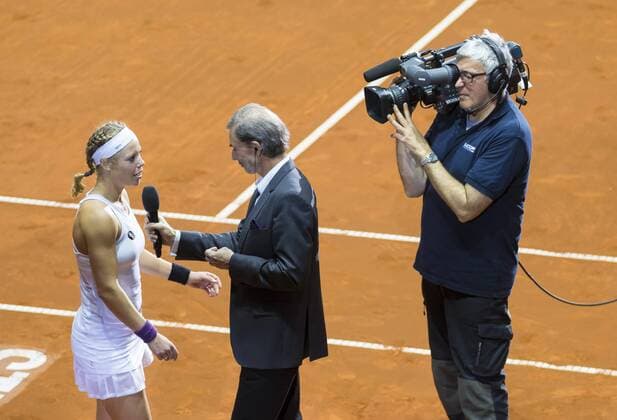 Laura SIEGEMUND, GER beim Interview mit Turnierdirektor Heinz GUENTHARDT ( beim Sieg gegen Agnieszka Radwanska) beim Halbfinale Tennis Grand Prix Porsche Damen WTA Tennis Damen in Stuttgart , 23.04.2016