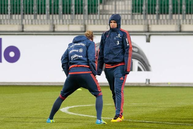 Fußball, UWCL, Abschlusstraining 1. FFC Frankfurt; Laura Störzel (Laura Stoerzel, Frankfurt, 3) beim Aufwärmen. xtgx