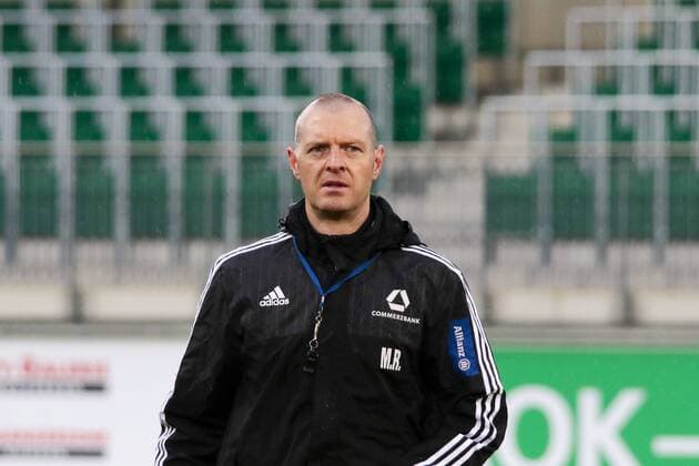 Fußball, UWCL, Abschlusstraining 1. FFC Frankfurt; Matt Ross (Trainer, Frankfurt) Porträt, Portrait, Einzelbild, xtgx
