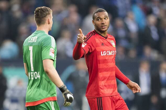Gelsenkirchen, 23.04.2016, Veltins Arena, Fußball Torwart Bernd Leno (Bayer), Jonathan Tah (Bayer) FC Schalke 04 - Bayer Leverkusen