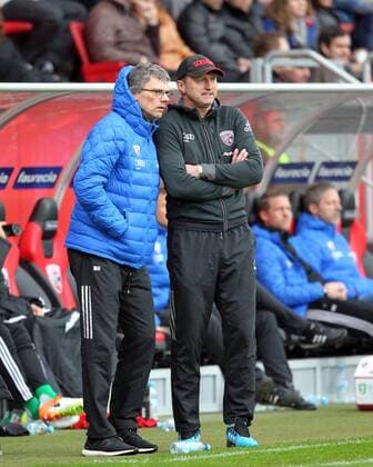 Fussball, 1. BL, 1. Bundesliga, Saison 2015 2016, Herren, Deutschland, 23.04.2016, FC Ingolstadt - Hannover 96 2-2, v.l. , Co Michael Henke, Trainer Ralph Hasenhüttl, FC Ingolstadt, am Spielfeldrand, Ganzkörper,