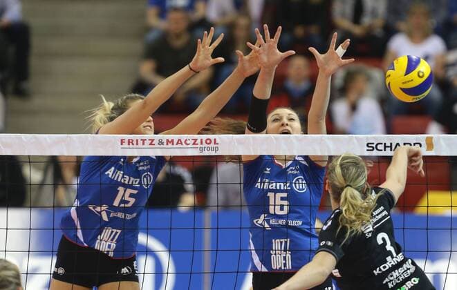 Stuttgart , Volleyball Bundesliga Finale Spiel 2 , Allianz MTV Stuttgart vs. Dresdner SC , von links: Nichole Lindow Michaela Mlejnkova ( Allianz ) Kristina Mikhailenko ( Dresden )