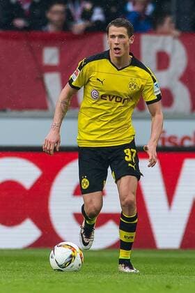 Samstag 23.04.2016, 1. Bundesliga, Saison 2015 2016, 31. Spieltag in Stuttgart, VfB Stuttgart - Borussia Dortmund, 0:3, Erik Durm (BVB 37) DeFodi507