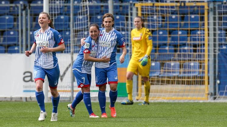 v.li.: Emily Evels (Hoffenheim, 17), Martina Moser (Hoffenheim, 7) und Torschützin Dora Zeller (Hoffenheim, 11) jubeln über das 2:0, Jubel, Torjubel, Torerfolg, celebrate the goal, goal, celebration, Jubel ueber das Tor, optimistisch, Action, Aktion, Fussball, Allianz Frauen-Bundesliga, TSG 1899 Hoffenheim - 1. FC Köln, xozx