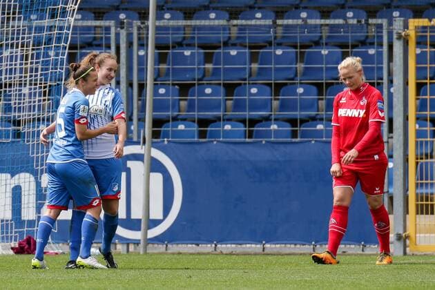v.li.: Nicole Billa (Hoffenheim, 16) jubelt mit Torschützin Fabienne Dongus (Hoffenheim, 33) über das 1:0, Jubel, Torjubel, Torerfolg, celebrate the goal, goal, celebration, Jubel ueber das Tor, optimistisch, Action, Aktion, Lise Overgaard Munk (Köln, 23), enttäuscht schauend, Enttäuschung, Frustration, disappointed, pessimistisch, Fussball, Allianz Frauen-Bundesliga, TSG 1899 Hoffenheim - 1. FC Köln, xozx