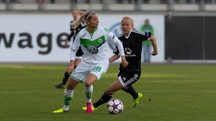 v.li.: Lena Goeßling (Gößling, Goessling, Gössling, VfL Wolfsburg, 28) im Zweikampf mit Mandy Islacker (1. FFC Frankfurt, 17), Fussball, UEFA Women s Champions League, VfL Wolfsburg - 1. FFC Frankfurt, xobx