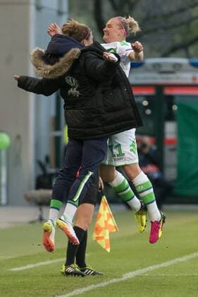 v.li.: Luisa Wensing (VfL Wolfsburg, 2) und Alexandra Popp (VfL Wolfsburg, 11) mit Torjubel, Jubel, Freude über das Tor zum 2:0, Fussball, UEFA Women s Champions League, VfL Wolfsburg - 1. FFC Frankfurt, xobx