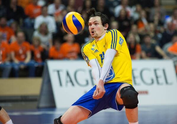 Berlin, Deutschland, 24.04.2016: Volleyball Bundesliga Saison 2015 2016 Play-Off Finale Spiel 1 - Berlin Recycling Volleys - VfB Friedrichshafen. Baptiste Geiler (VfB Friedrichshafen 14)