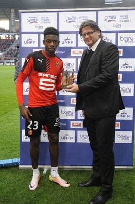 OUSMANE DEMBELE (ren) - TROPHÄE POKAL UNFP Spieler des Monats FOOTBALL : Rennes vs Monaco - Ligue 1 - 24 04 2016 FEP 