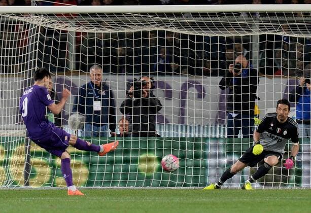 Fußball, AC Florenz - Juventus Turin -Football - soccer: Serie A, AC Florenz - Juventus Turin, Gianluigi Buffon, Kalinic xHOCHxZWEIx xItalyxPhotoxPressx 