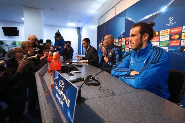 Zinedine Zidane and Gareth Bale of Real Madrid face the cameras during the UEFA Champions League training and press conference PK Pressekonferenz at the Etihad Stadium. Photo credit should read: Philip Oldham Sportimage EDITORIAL USE ONLY. No use with unauthorised audio, video, data, fixture lists, club league logos or live services. Online in-match use limited to 120 images, no video emulation. No use in betting, games or single club league player publications.