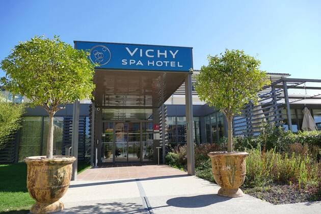 Fußball, EURO 2016, Mannschaftsquartier der Schweiz in Vichy VICHY SPA HOTEL vue exterieure FOOTBALL : Camp de base de la Suisse pour l Euro 2016 - Juvignac - 25 04 2016 RichardGosselinx 