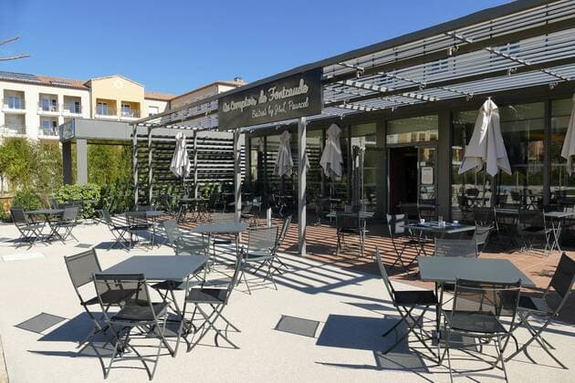 Fußball, EURO 2016, Mannschaftsquartier der Schweiz in Vichy VICHY SPA HOTEL restaurant terrasse FOOTBALL : Camp de base de la Suisse pour l Euro 2016 - Juvignac - 25 04 2016 RichardGosselinx 