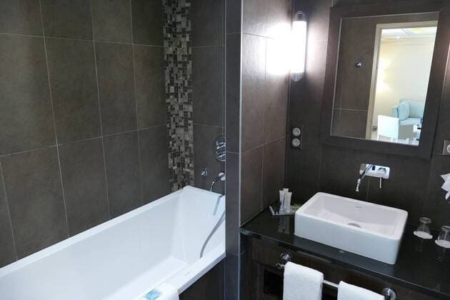 Fußball, EURO 2016, Mannschaftsquartier der Schweiz in Vichy VICHY SPA HOTEL Chambre Salle de bain FOOTBALL : Camp de base de la Suisse pour l Euro 2016 - Juvignac - 25 04 2016 RichardGosselinx 