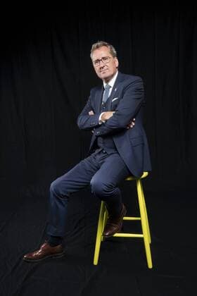 160426 Sveriges förbundskapten Erik Hamren poserar för ett porträtt under en fotografering den 26 april 2016 i Stockholm.  Copyright: JOHANNAxLUNDBERG BB160426JL001