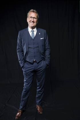 160426 Sveriges förbundskapten Erik Hamren poserar för ett porträtt under en fotografering den 26 april 2016 i Stockholm.  Copyright: JOHANNAxLUNDBERG BB160426JL011